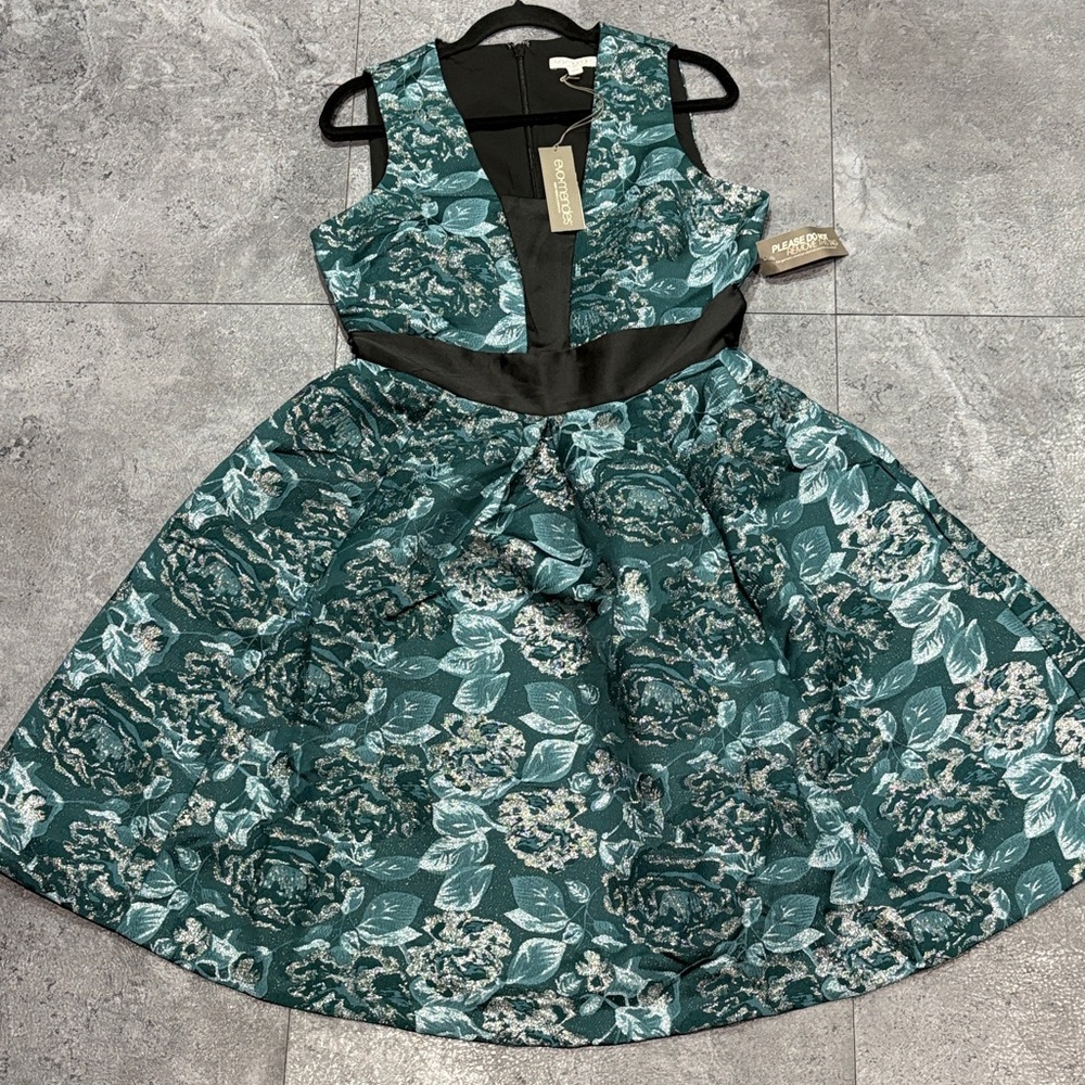 New York & Company Green Floral Midi Dress